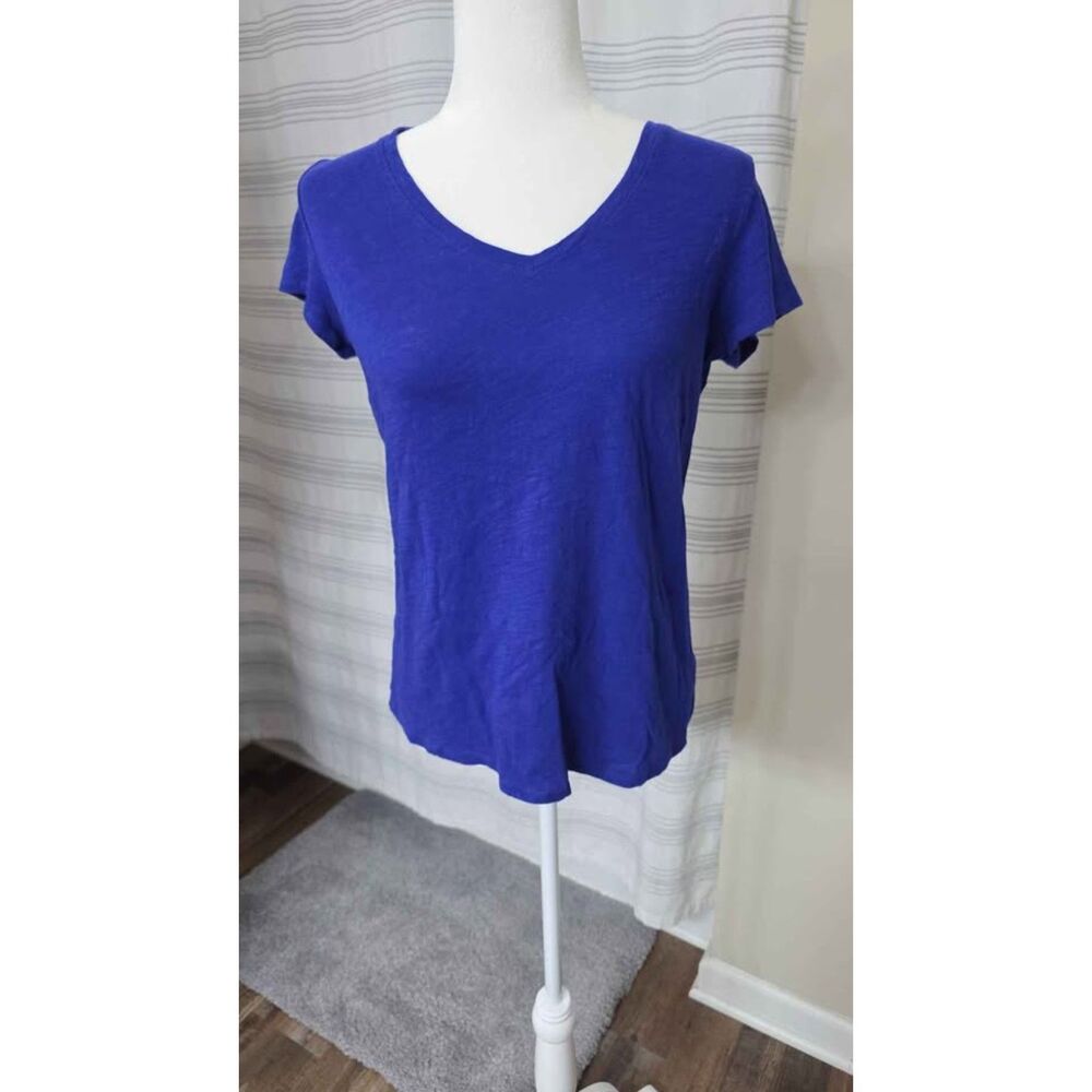 JCP Blue V-Neck T-Shirt Size Medium